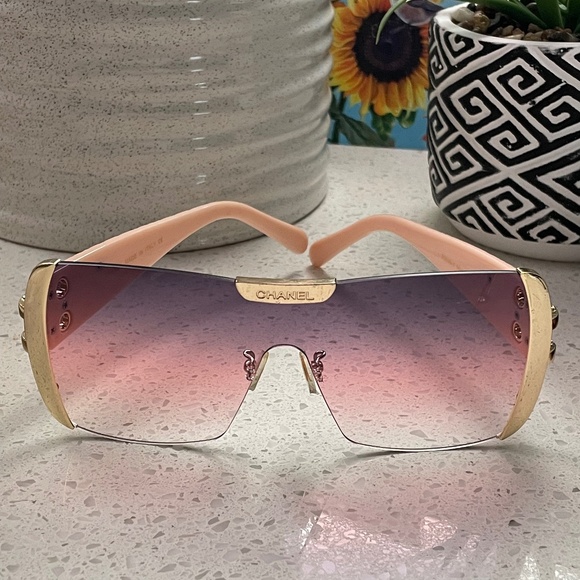 Accessories - Pink Fashion Sunnies Preloved